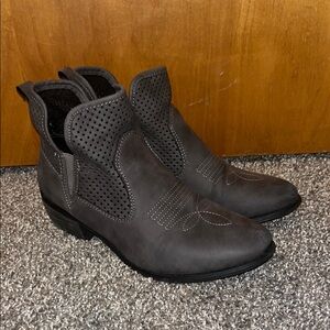 Women's Gray Western Ankle Boots